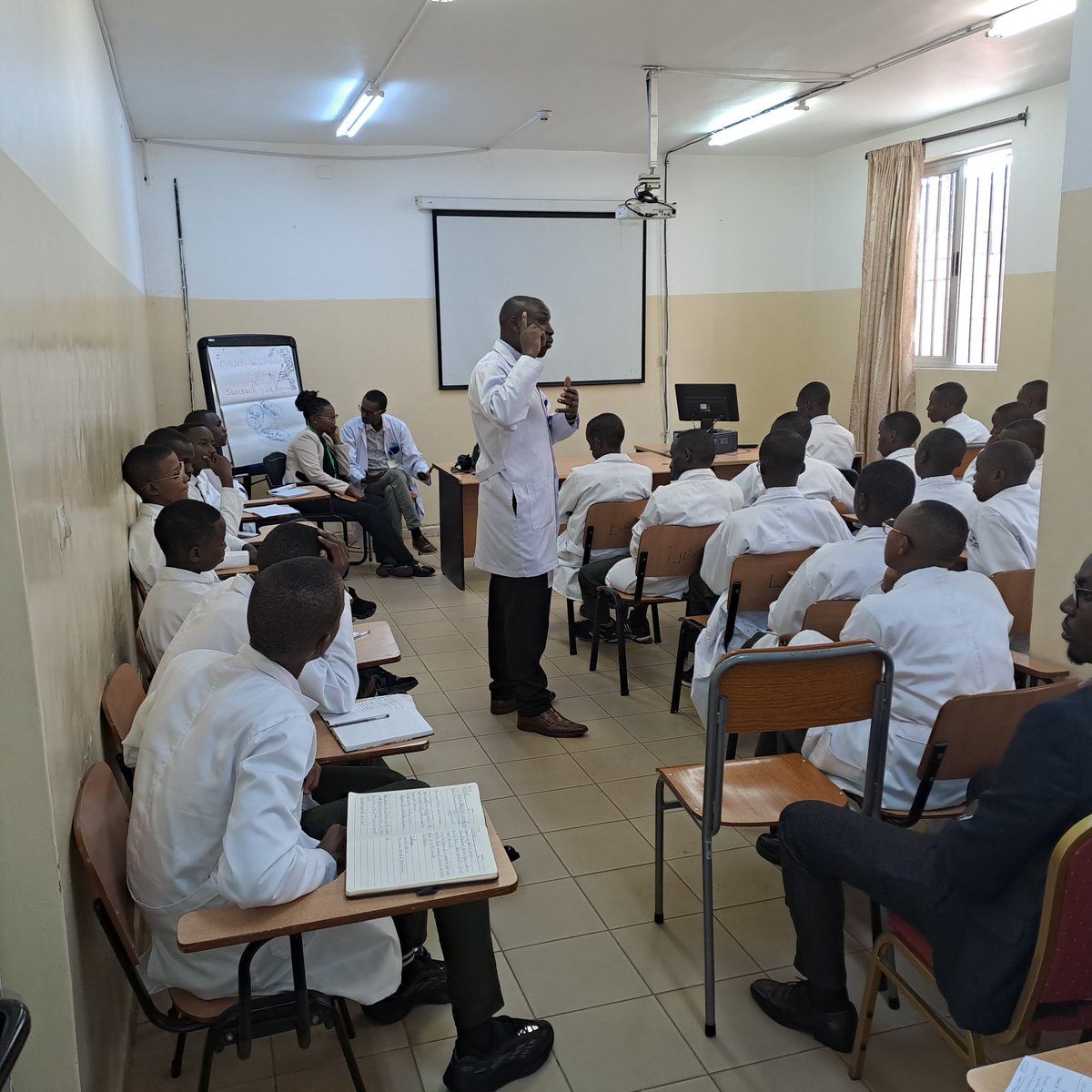 Today, @HospitalChuk was visited by students and staff from @HopeHavenRwanda, with intention to support them in informed Career Guidance and Counselling, for academics, careers and personal dpt success. They conversed with CHUK healthcare professionals about their eagerness