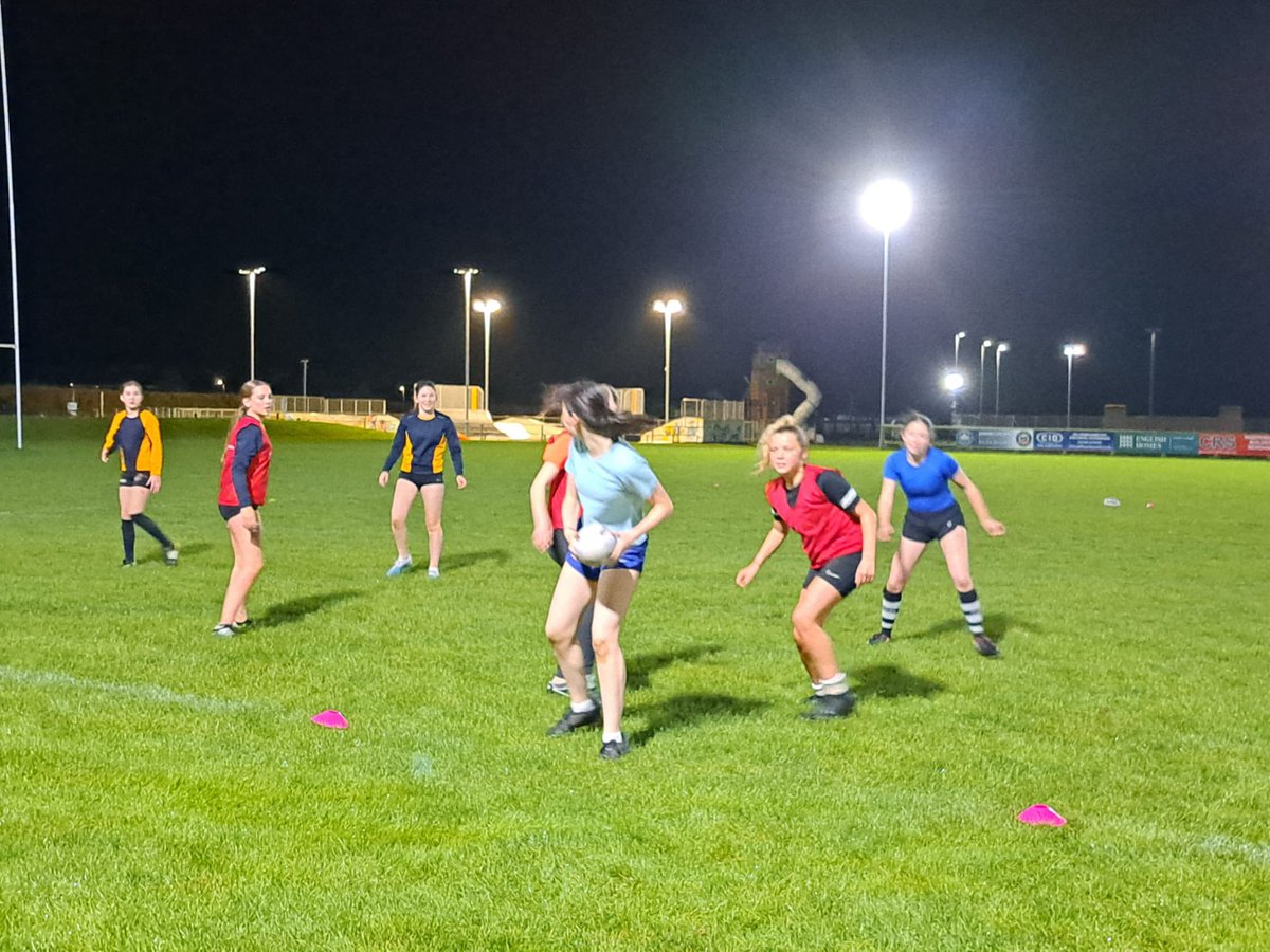 fathead0805's tweet photo. What a fantastic evening of girls rugby as we hosted an #allianzinnerwarrior event at Somerton RFC.  Designed to introduce girls of any age to rugby, we had 18 enthusiastic attendees who had an action packed evening of fun.  Well done all. 👏👏🏉💙💛@bradfords @HuishEpiscopiAc https://t.co/bFqQrAgaER