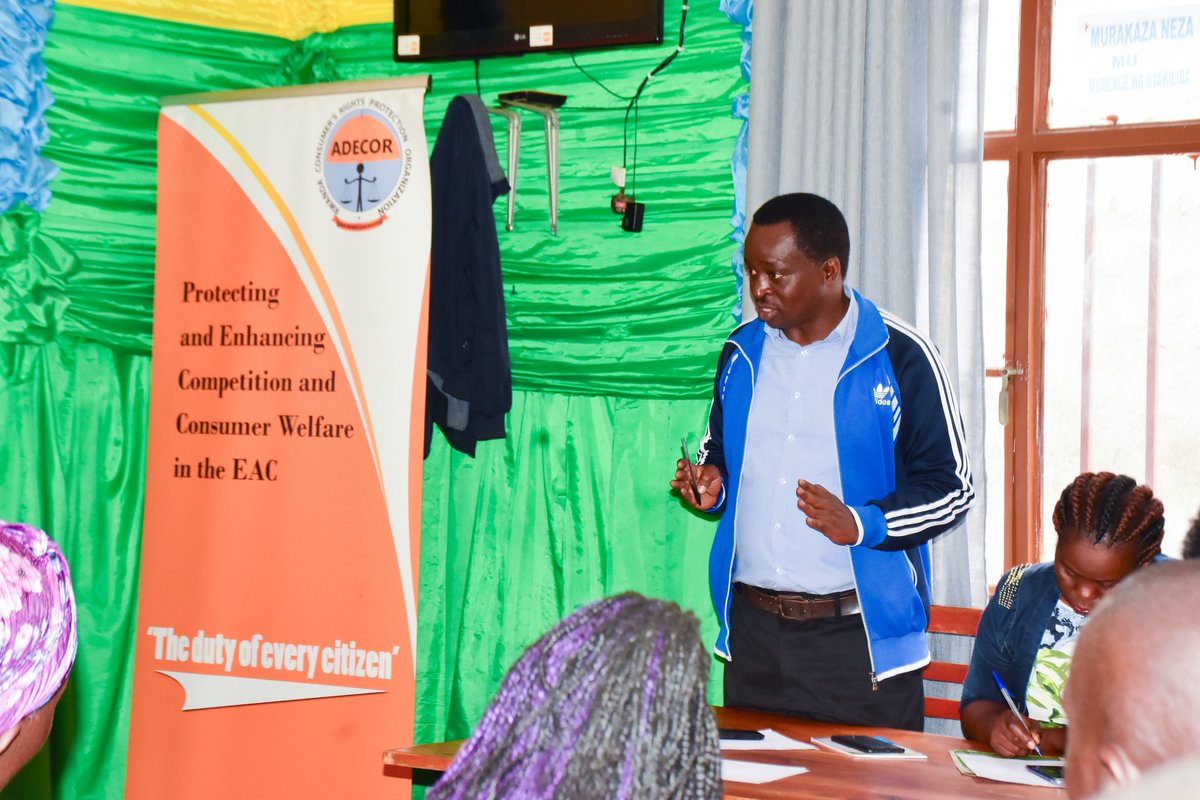 AdecorRwanda's tweet photo. Discussions workshop with community leaders on gaps, challenges, and solutions in regard to sustainable food systems. The workshop was organized by @AdecorRwanda through
#GF4CS Project. funded by #Belgium #DGDC @rikolto. The project is working @RwandaWest @RubavuDistrict. https://t.co/PFuZ3ctvTO