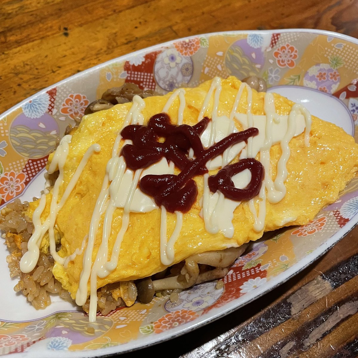cc_neki7's tweet photo. 夜中に食べすぎている。超冷たい風の中食べるおでんうますぎいい🍢 https://t.co/3DegYuY5T8