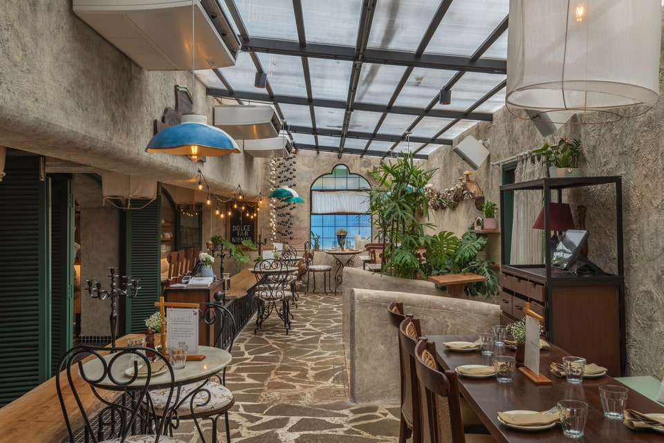 manojgjha's tweet image. These new restaurants in Mumbai serve a rarity: style and substance. If you are looking to indulge in delectable food and great design,

Indian Accent, NMACC, BKC
Thea, Bandra
Wakai, Bandra
Pleo,BKC 
CIRQA – 1960, Lower Parel
Cray Craft
Que Sera Sera, Andheri