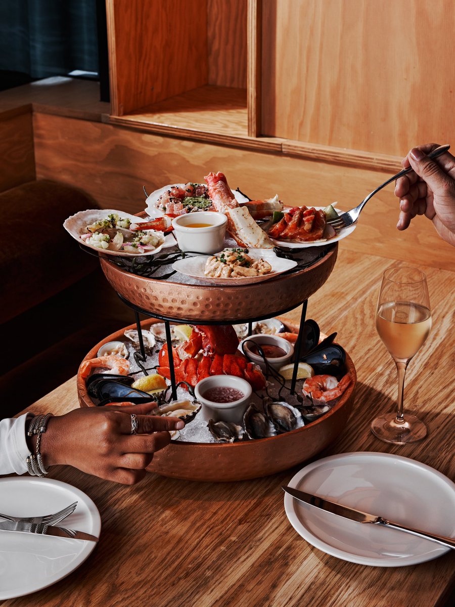 The Black Mermaid Tower at @HavandMar is a seafood stunner! Loaded with king crab, poached lobster, blue shrimp, mussels, little neck clams, oysters, tuna tartare, hamachi, and jumbo lump crab it's a feast for your eyes and your belly.