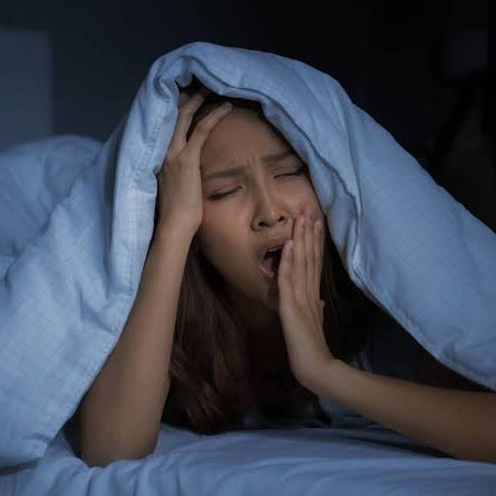 choquei's tweet photo. 🚨ATENÇÃO: Dormir menos de 5 horas por noite, aumenta o risco de depressão. https://t.co/IOM5MHCRJd