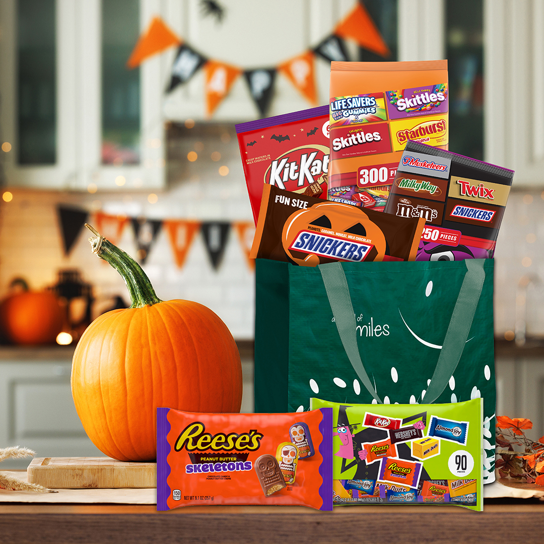 Happy Halloween! 👻🎃 May your trick-or-treat bags be filled with all the treats and candies you love. Don't forget to stop by your local Harris Teeter for all your last-minute candy treats!​ 🍬