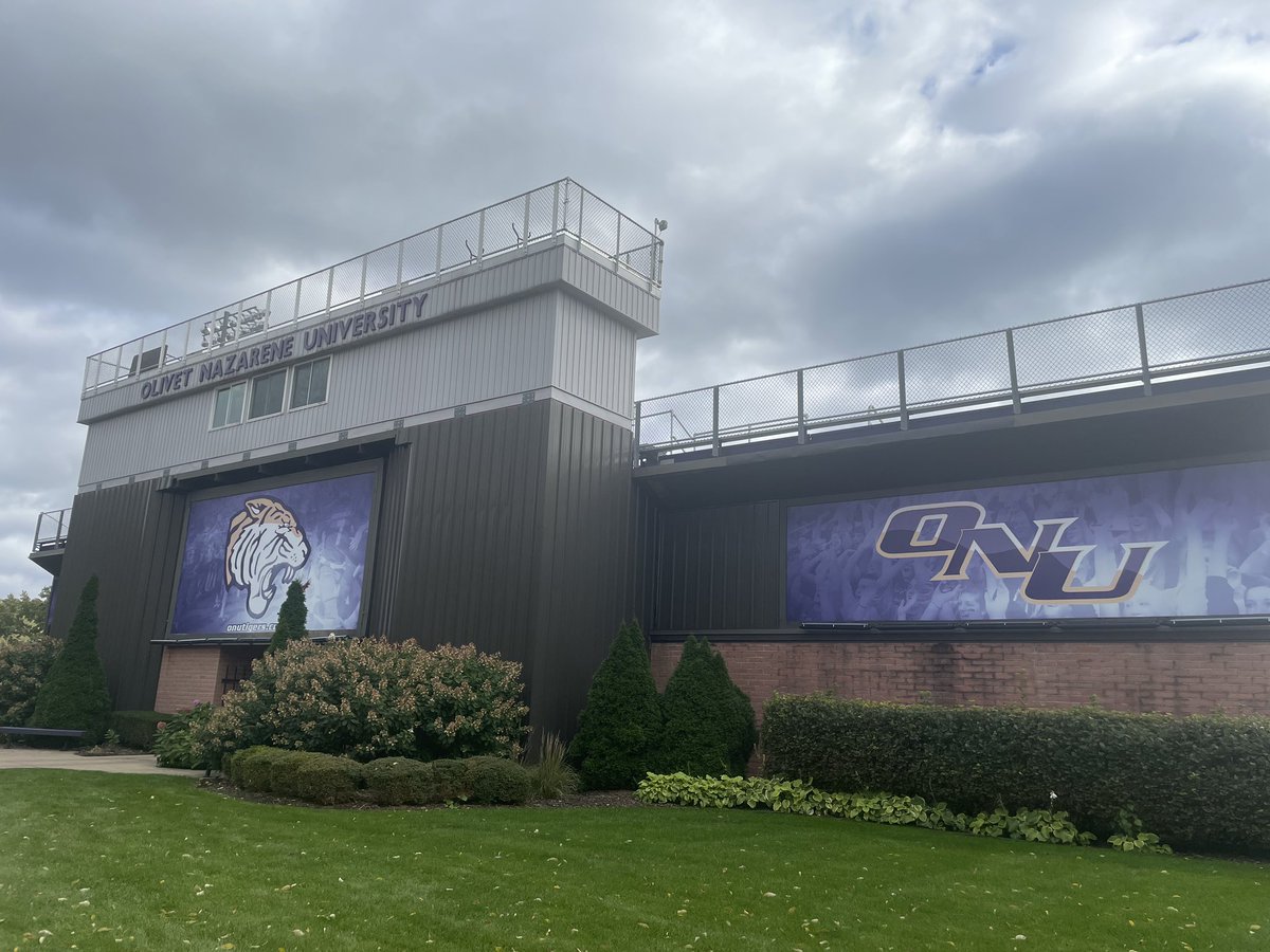 CCCLionsFB's tweet image. Thank you to @ONAZFootball for allowing us to workout at their facility and to their coaches for taking the time to evaluate our guys. 

#TheBluePrint #TheProg24m #DetroitsJUCO