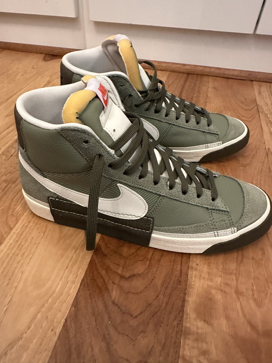 Got a new pair of kicks in preparation for the <a href="/MeanGreenMBB/">UNT Basketball</a> season, broke them in today while lunching with the fam downtown, and ran into <a href="/coachrosshodge/">Ross Hodge</a>!  Meant to be. Ready to cheer on the champs. #GMG