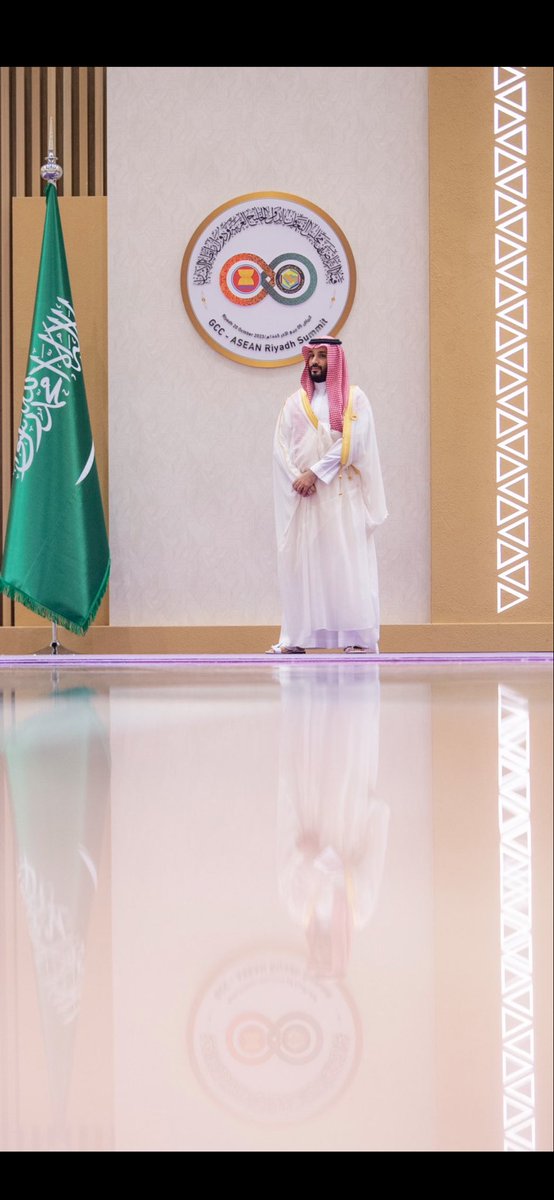 KOKZ35's tweet photo. دُمْت لنا ذُخراً و فخراً 🇸🇦
و دُمنا لك عوناً و درعاً 🇸🇦
#القمة_الخليجية_ورابطة_الآسيان
#ولي_العهد_الأمير_محمد_بن_سلمان https://t.co/qL4qQiNuyl