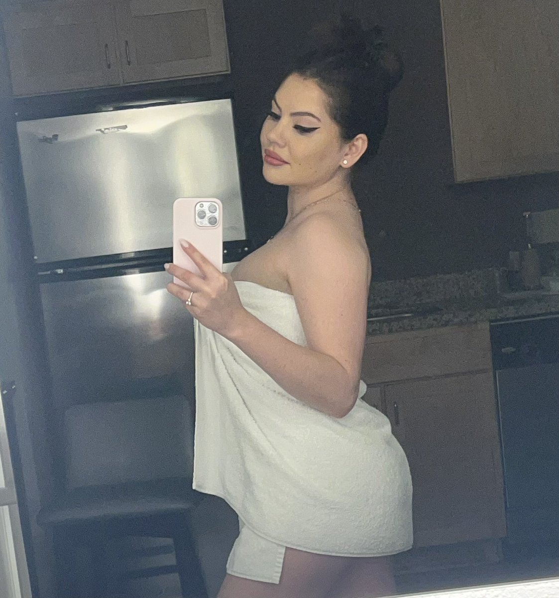 VisitingNatalya's tweet photo. Be a doll and help me out of this towel 💋 https://t.co/6wMACd9wqE