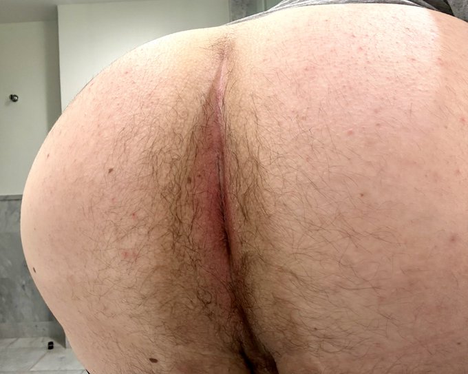 My spread anus, it&rsquo;s pink and so soft in there https://t.co/CAzdZRLbL9