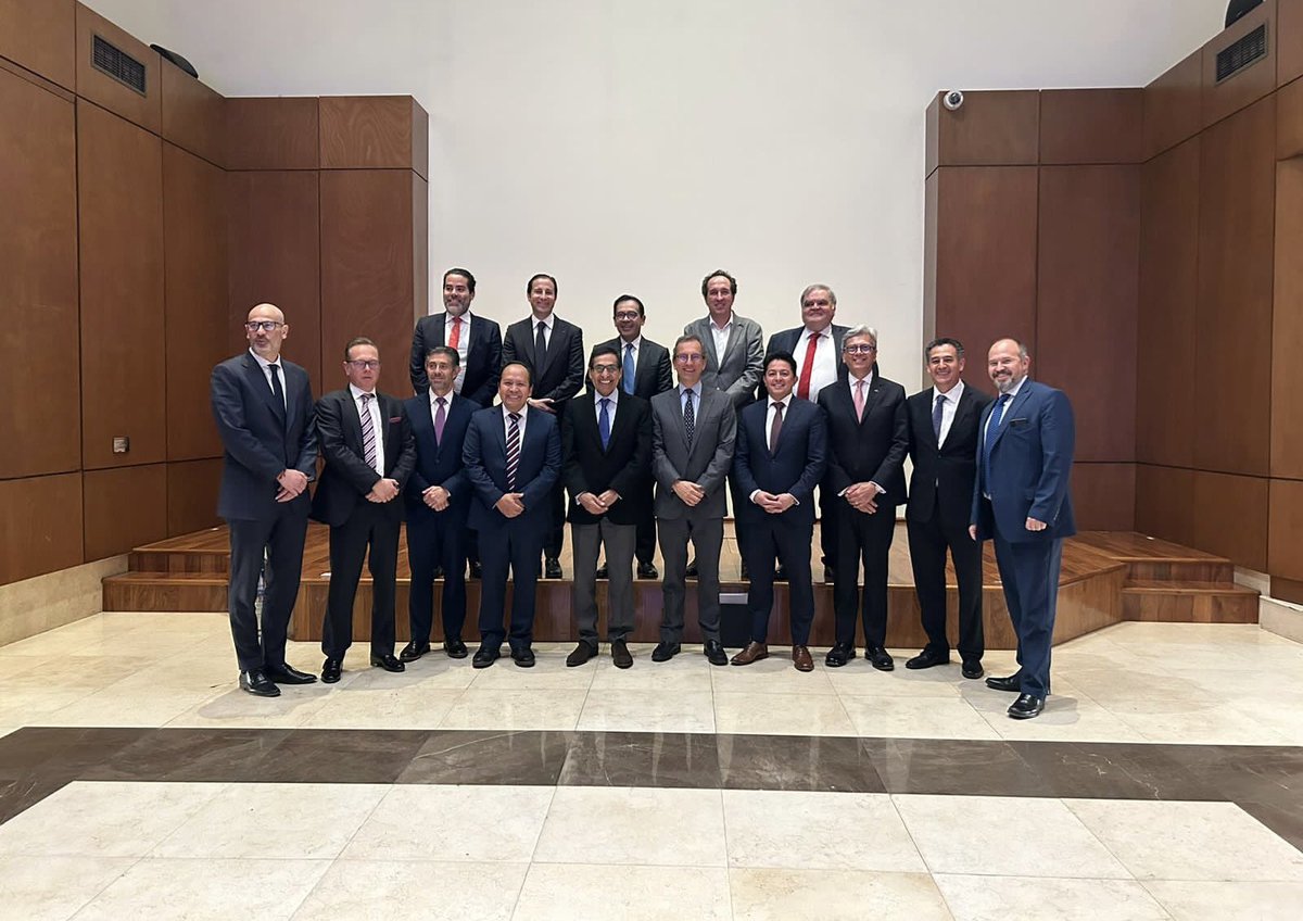 J_CervantesP's tweet photo. Agradezco al Secretario de @Hacienda_Mexico, Dr. @R_Ramirez_O, por la conversación sostenida el día de hoy, previo a la inauguración del #EncuentroAmafore2023. https://t.co/idVmMSrn6f
