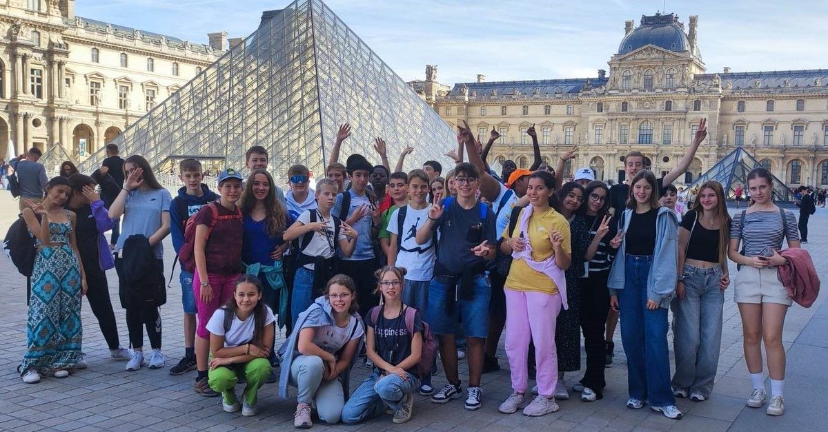 AlldVersailles's tweet photo. Longue vie à ce nouvel échange 🇫🇷🇩🇪entre le @ClgVanGogh92 @villeclichy @acversailles et le https://t.co/JPv0nUTz44 @Heidenheim_de qui a vu l’accueil des partenaires allemands en ce début d'automne ! @DareicV @f_fulgence @LV_Versailles @AntoineCuisset https://t.co/IfxgWYmgpq