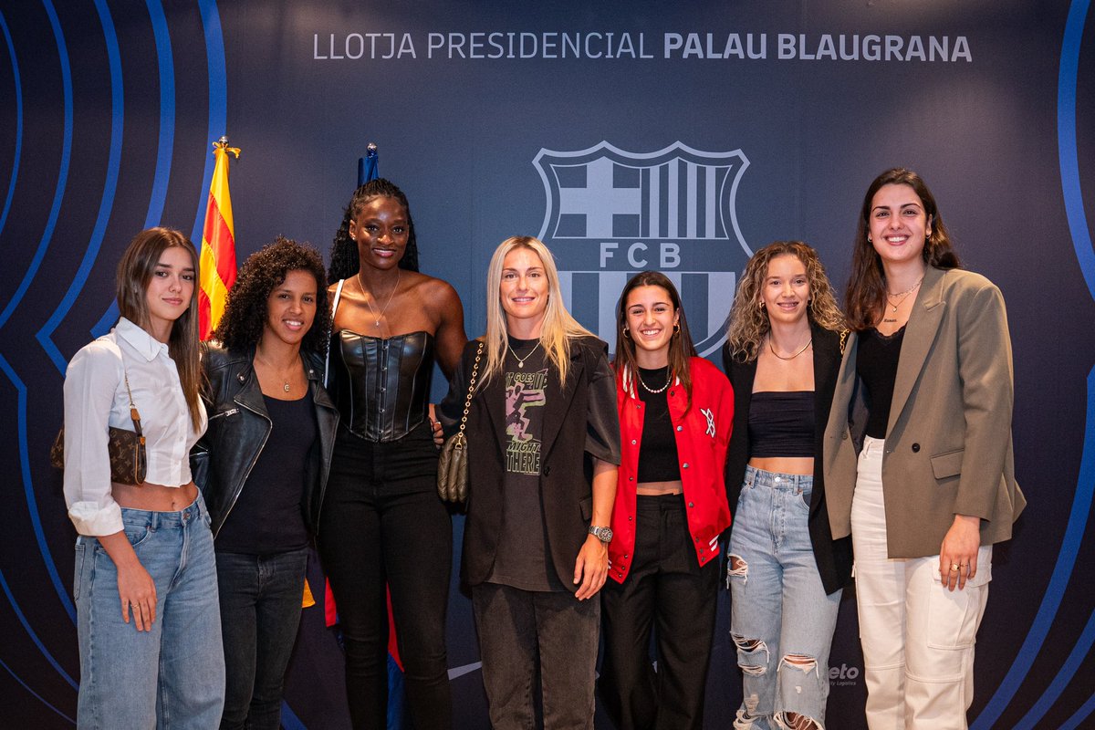 Cbsbasket_fem's tweet photo. Un plaer, @FCBfemeni 💙❤️ https://t.co/Op46BLPxq3