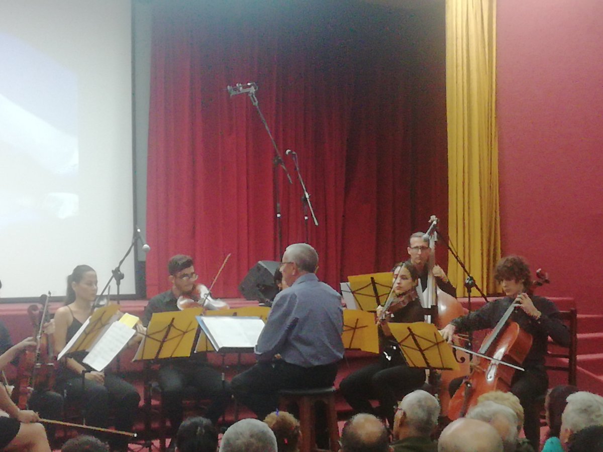 minint_cuba's tweet photo. Gala por el Día de la Cultura Cubana en los edificios centrales del #MinintCuba en apoyo a la causa del pueblo palestino y de condena a los crímenes de Israel. #CubaEsCultura #CubaPorLaPaz https://t.co/6pxgghnahb