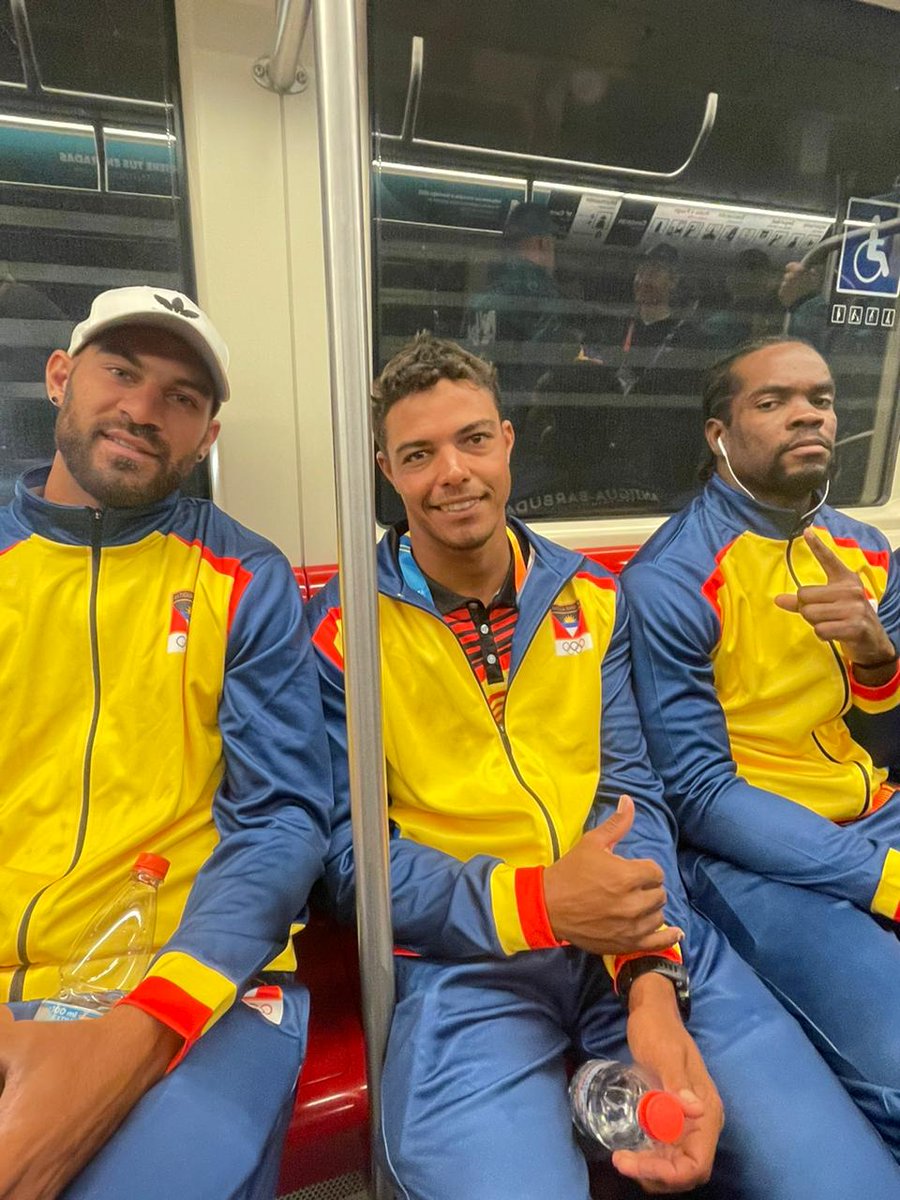 metrodesantiago's tweet photo. 🚇 ¡Emoción en la Línea 6 del Metro de Santiago! 🌟 Hoy nos llena de orgullo recibir a las 41 delegaciones rumbo a Santiago 2023. 🏅  ¡Bienvenidos a bordo, futuros campeones! 🌍 #Santiago2023 https://t.co/4H54fqUOGR