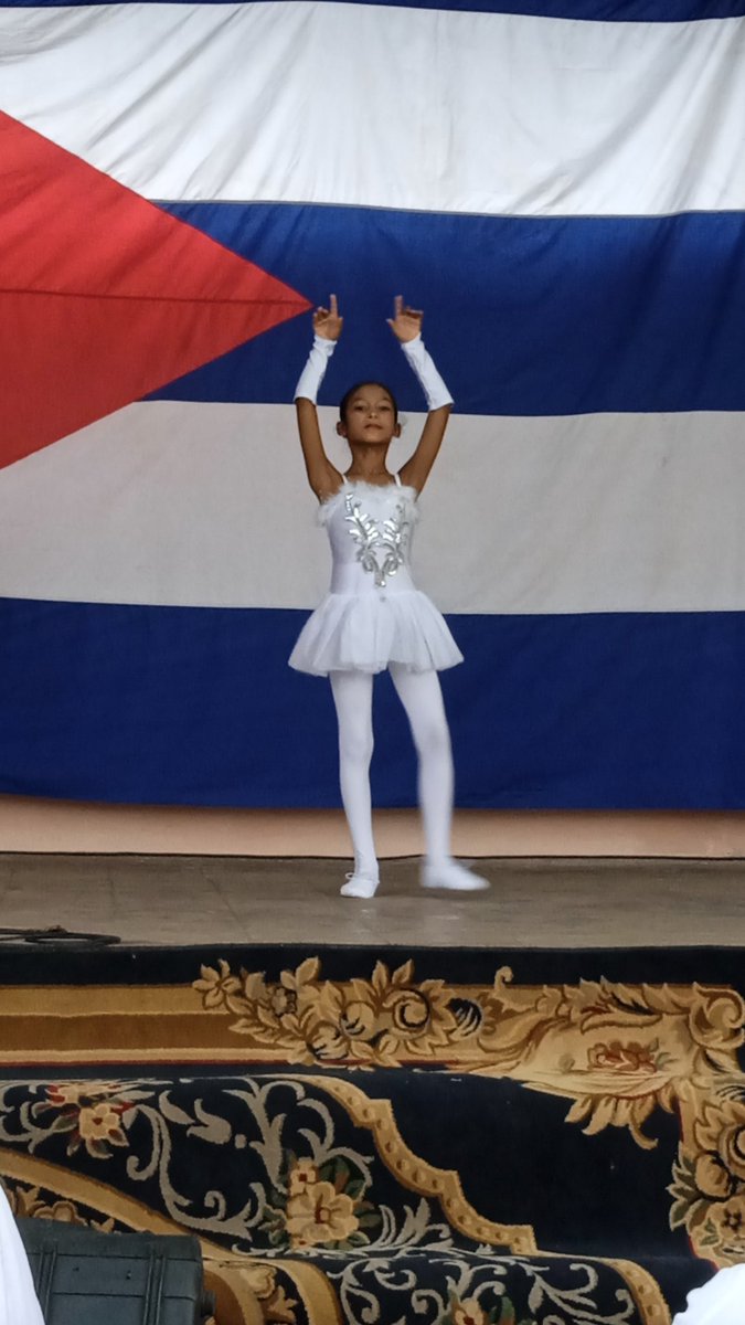 Yerlis83550122's tweet photo. Cierra esta tarde de viernes la Jornada de la Cultura Cubana en Moa con la participación de artistas de la localidad y miembros de la BJM.
#CulturaMoa
#VamosPorMas https://t.co/pdAUGa0aN4
