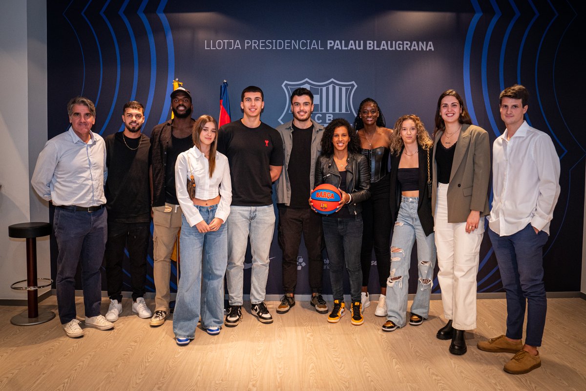 FCBbasket's tweet photo. 𝑮𝒓𝒂̀𝒄𝒊𝒆𝒔 𝒂 𝒕𝒐𝒕𝒔 𝒊 𝒕𝒐𝒕𝒆𝒔 𝒑𝒆𝒍 𝒗𝒐𝒔𝒕𝒓𝒆 𝒔𝒖𝒑𝒐𝒓𝒕! 

Família blaugrana 💙❤ https://t.co/DzXHGMuxmz