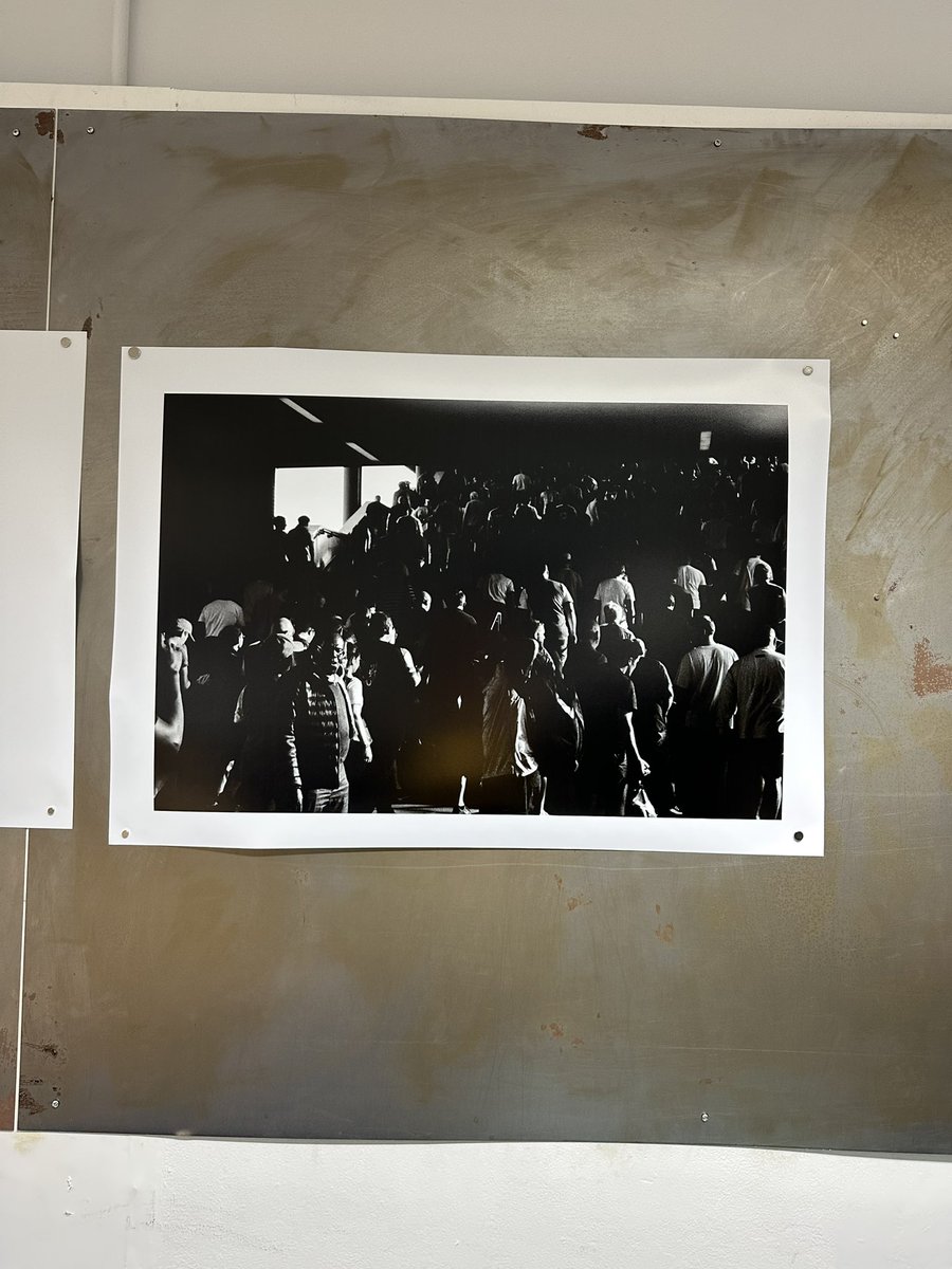 some work with larger format printing :) A1 print 

#analoguephotography #blackandwhite #crowd #arsenal #footballphotography #contrast
