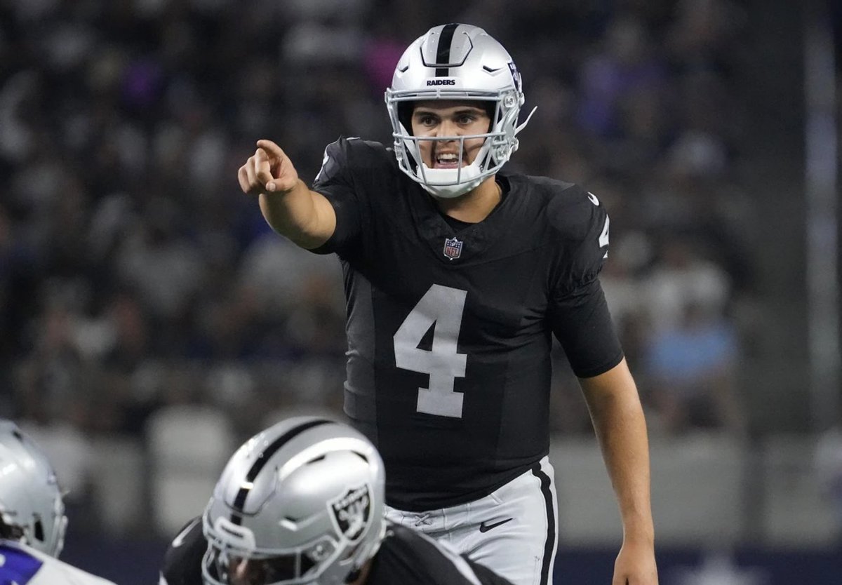 NFL_DovKleiman's tweet photo. 𝗨𝗽𝗱𝗮𝘁𝗲: The #Raiders are starting Brian Hoyer on Week 7 against the #Bears, not rookie Aidan O'Connell, per @DMRussini

So it's Hoyer vs Tyson Bagent. 

https://t.co/dyo9TySvsm https://t.co/hCEZaSKpRs