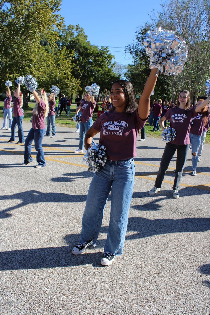 HannahGalloway_'s tweet photo. Shout out to our CHS Band, Dancin’ Dolls, Cheerleaders, Football and Volleyball teams for joining us this morning 🏈🏐📣🥳 @ladynecksvball @CHSAthl @CBISDTx https://t.co/pi2iNv7ir6