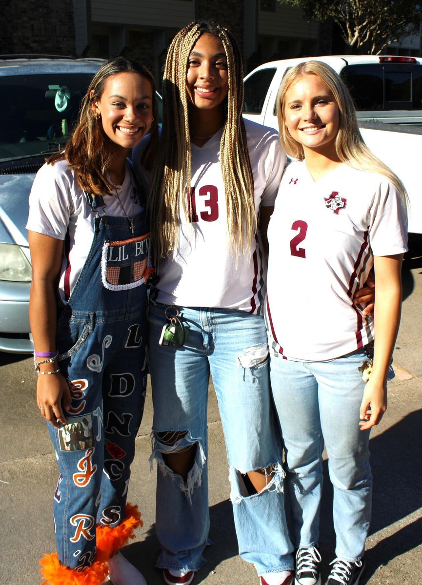 HannahGalloway_'s tweet photo. Shout out to our CHS Band, Dancin’ Dolls, Cheerleaders, Football and Volleyball teams for joining us this morning 🏈🏐📣🥳 @ladynecksvball @CHSAthl @CBISDTx https://t.co/pi2iNv7ir6