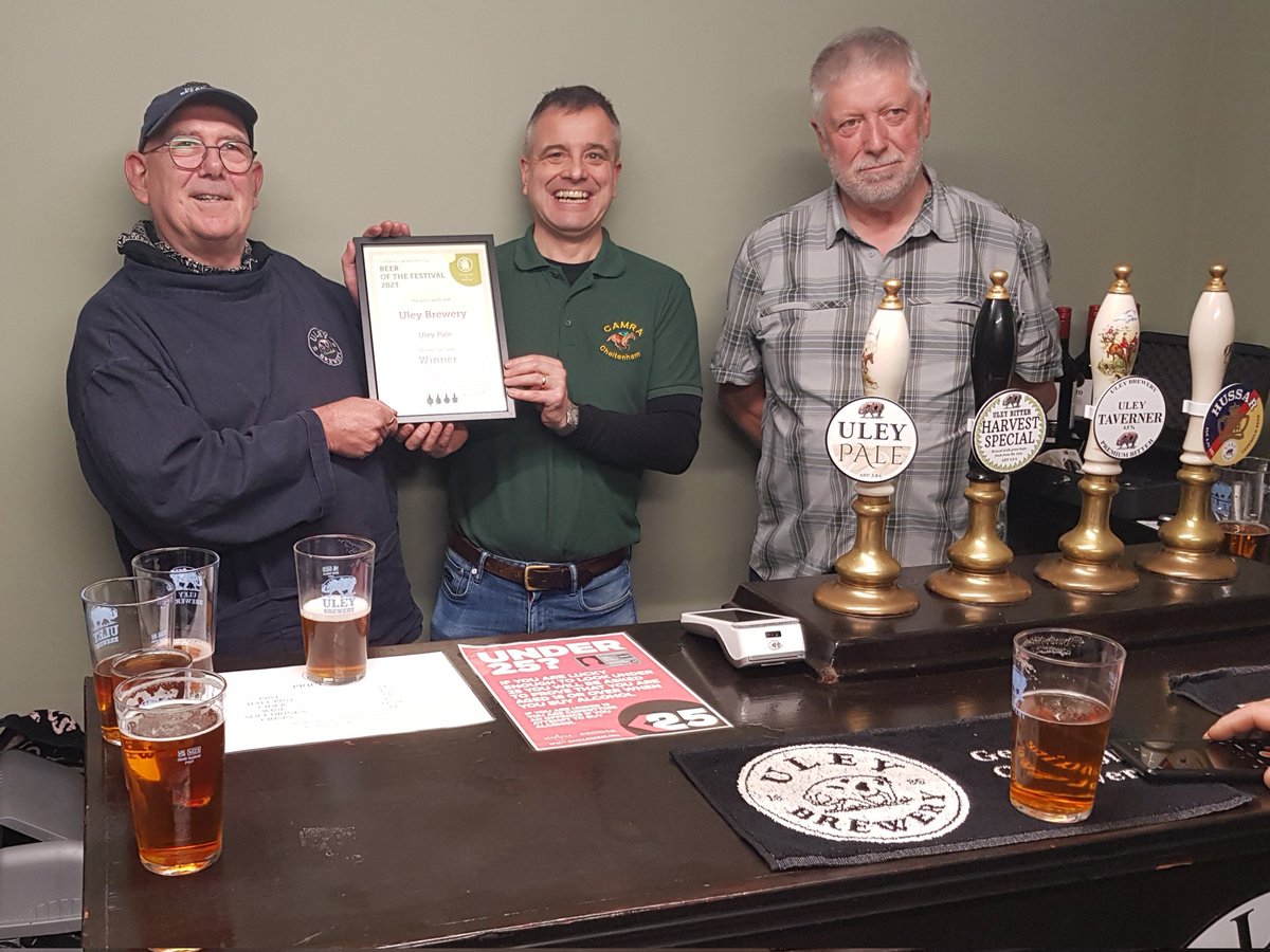 Tonight we visited the Uley Brewery taproom to present Head Brewer Ken Lush with the Cotswold Beer Festival beer of the festival award for Uley Pale.