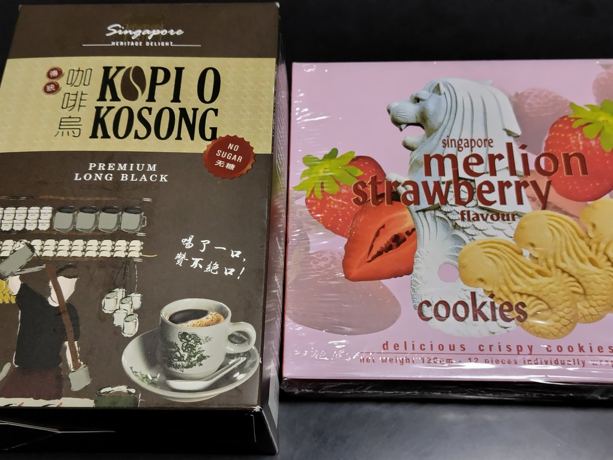おはようございます🍎

風強く肌寒い1日になりそうですね😅

旅行でシンガポールに行った娘からのお土産が送られて来ました！
私にはUSJでバンブルビーのキーホルダーが🤭
リアルで重くて良い感じ！
お土産話もたくさん話せて良かったです🙆

素敵な週末を🤗
#51021おは戦🍩p5