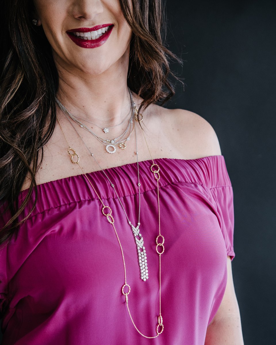 VardysJewelers's tweet image. Layering season doesn't just apply to sweaters!!! Layer your necklaces this fall to create an ultimate fashion look. Need tips on how to layer? Don't be afraid to comment or DM us below! 

#neckmess #layeringseason #mixingmetals #fall🍂