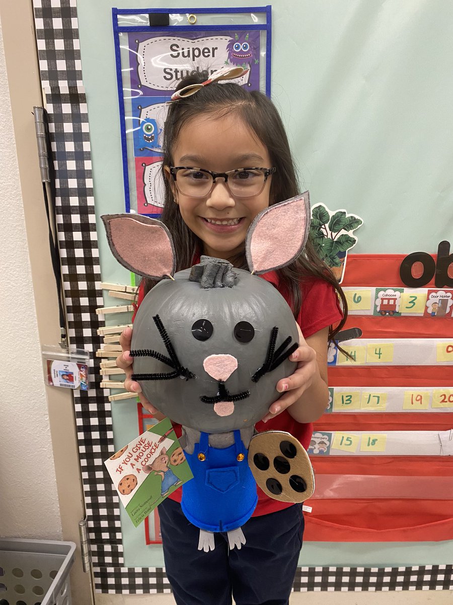 Pumpkin decorating contest! 🐭🎃🍪 #ifyougiveamouseacookie #teamSISD #findtheartinyourheart @MSmith_PDNFAA