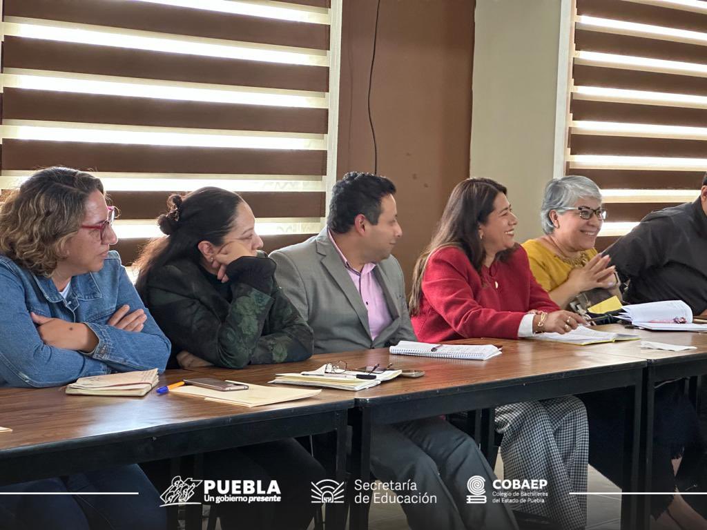cobaep's tweet photo. 🔍📚 ¡37 planteles, una meta! 

#Hoy en el Consejo Consultivo Directivo, se abordaron temas cruciales para un mejor panorama académico💡 

Se entregaron los premios del 4to Concurso de Cuento "Jóvenes escritores 2023” 

#EducaciónDeCalidad #ConsejoConsultivo #MejoraContinua https://t.co/36sH8niC5N