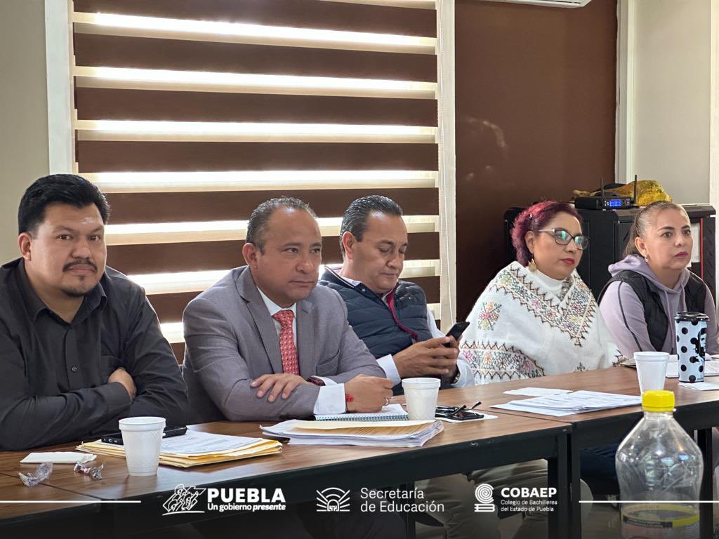 cobaep's tweet photo. 🔍📚 ¡37 planteles, una meta! 

#Hoy en el Consejo Consultivo Directivo, se abordaron temas cruciales para un mejor panorama académico💡 

Se entregaron los premios del 4to Concurso de Cuento "Jóvenes escritores 2023” 

#EducaciónDeCalidad #ConsejoConsultivo #MejoraContinua https://t.co/36sH8niC5N