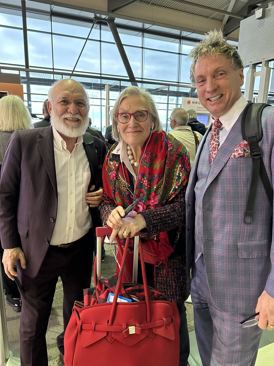 philmooreRemax's tweet photo. 🇨🇦 Just finished up in Ottawa with 450 realtors and had 128 meetings with our members of parliament. ✈️ While waiting in the Air Canada line, we had a chance to meet and chat with Hon. Carolyn Bennett, Member of Parliament. 🗣️ #OttawaAdventures #Networking #MPMeeting #creapac23 https://t.co/3F4BPLM2jJ