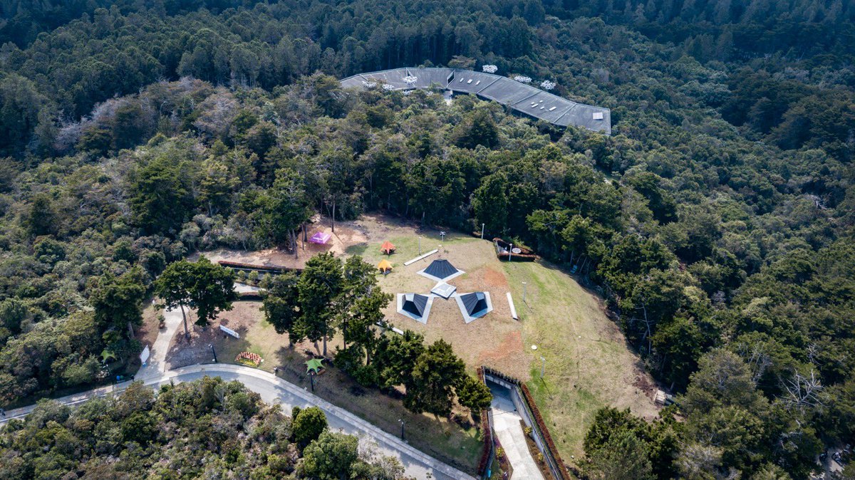 Comfama's tweet photo. Desde Comfama nos solidarizamos con la @ParqueArvi , una institución que ha sido de gran importancia para la cohesión territorial y el cuidado de la reserva ecológica. Esperamos que sigan siendo actores esenciales en la conservación del Parque y de su riqueza ambiental, cultural y social.

Nosotros protegemos un patrimonio invaluable de 130,5 hectáreas, propiedad de Empresas Públicas de Medellín: Comfama Parque Arví, una reserva natural que, por sus características, salvaguardamos, conservamos y fortalecemos.

Queremos que sepas que Comfama Parque Arví mantiene sus puertas abiertas para que todos sus visitantes se puedan conectar con la naturaleza y la aventura 👉🏼 https://t.co/xym970ogSR