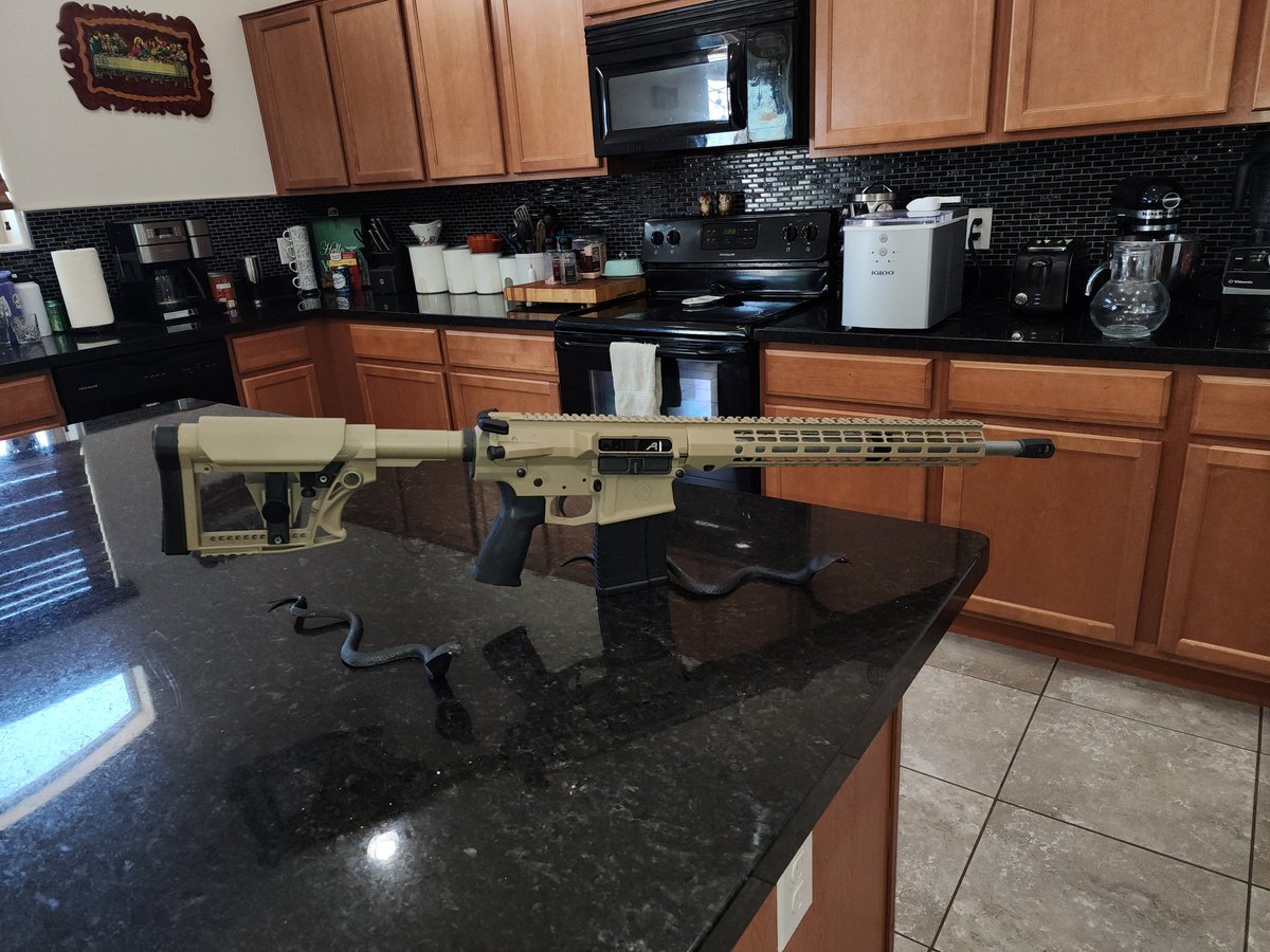 MaranaCerakote's tweet image. Another Marana Cerakote LLC creation!!! HOLLAH!!! #maranacerakotellc #AR10build #CoyoteTan #Cerakote #BallisticAdvantage #AeroprecisionUSA #Reptilliacorp #LuthARMBA4
