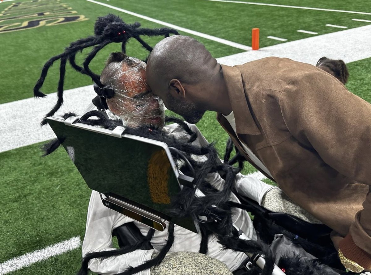 Steve Gleason is in his Halloween costume!  Learn more about ALS and help find a cure teamgleason.org #neworleanssaints #whodat #saintsnation #stevegleason #als #alsawareness  #mnd #madebyeyes #cureALS #endALS #LouGerigsDisease #AmyotrophicLateralSclerosis