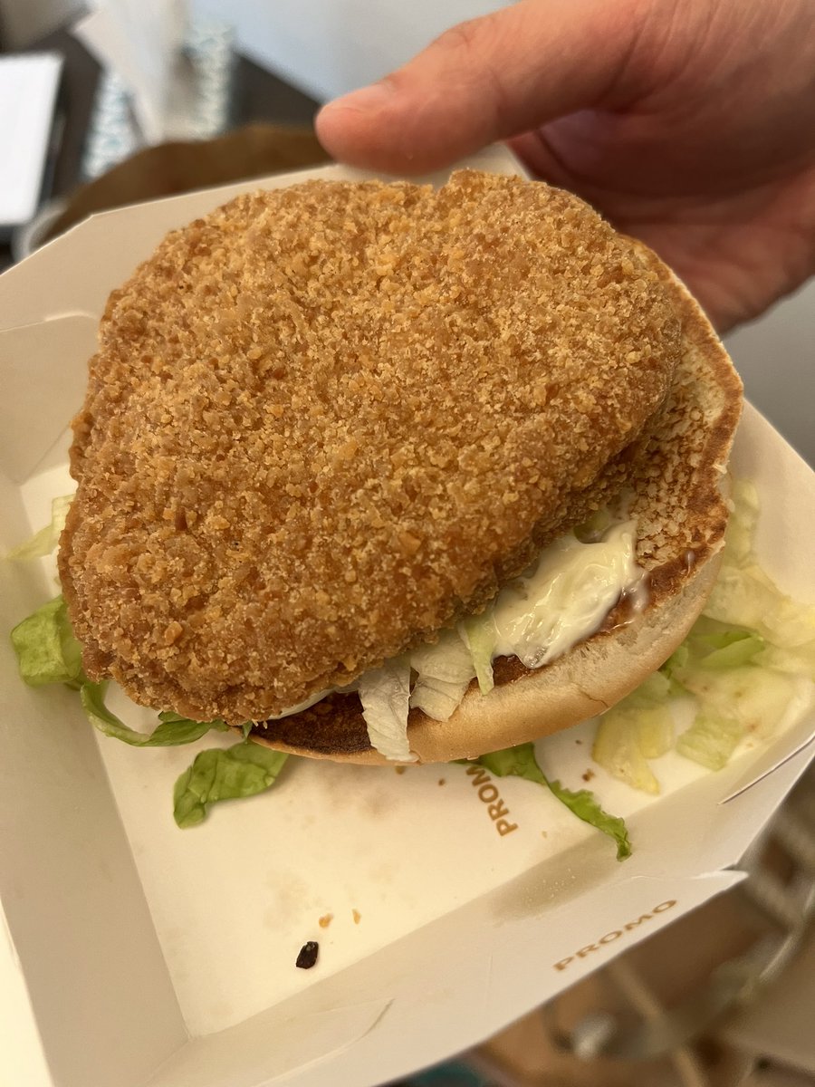 Hi <a href="/McDonaldsCanada/">McDonald's 🇨🇦</a> looks like you forgot my other half of my mcchicken… :(