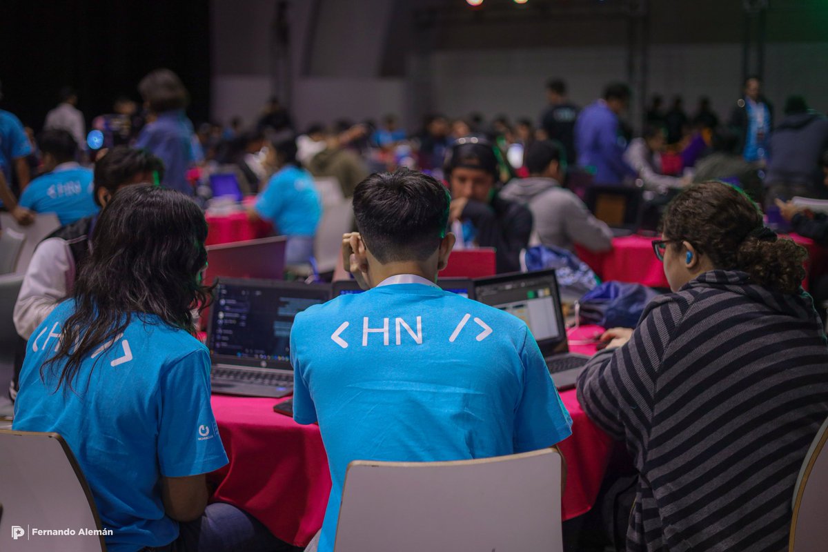 PrensaPopulr's tweet photo. 3/3 Tras meses de preparación y más de 1,300 jóvenes participantes en las etapas de la ruta creativa, damos inicio con los 83 equipos.

Forma parte de esta hermosa experiencia y disfruta del circuito interactivo de la Inteligencia artificial totalmente gratis🎮🎯🚀 
#HackathonIA https://t.co/NCplrXEgRc
