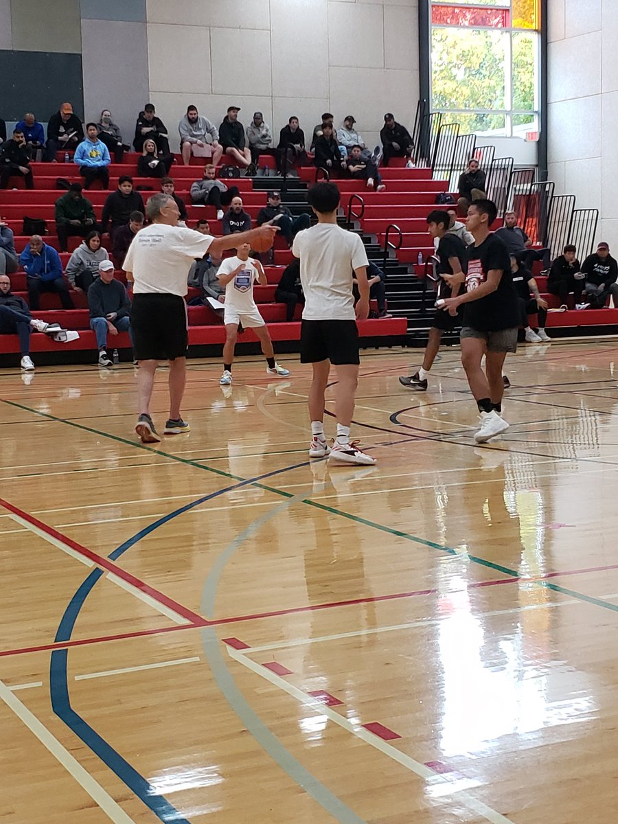 <a href="/SMUSSrBBall/">SMUS Sr. B-Ball</a> coaching legend Ian Hyde-Lay doing a great job at the <a href="/bcboysbball/">bcboysbball</a> super clinic this afternoon <a href="/AARON_MITCHELL_/">Aaron Mitchell</a> <a href="/BasketballBC/">Basketball BC</a> <a href="/BCSchoolSports/">BC School Sports</a>