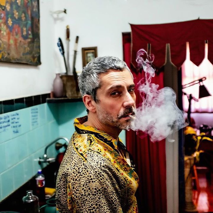 helldaes's tweet image. penso muito em criar uma fic, que Giovanna é atriz né, que vem recebendo ameaças por um stalker, incomoda com essa mensagens e o stalker a vigiado ela contrata um segurança, que nada menos que o Alexandre Nero..