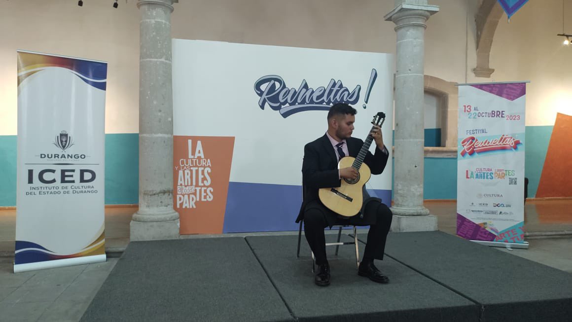 RevueltasDgo's tweet photo. Artes en todas partes / XVI Concurso Nacional de Guitarra Clásica (final) en Museo Gurza 🤩👍🏻✨🎼🎶 Recuerda que hoy a las 19:30 hrs es la premiación y el concierto en el mismo lugar. ¡Te esperamos! https://t.co/UQPKWyzfI4