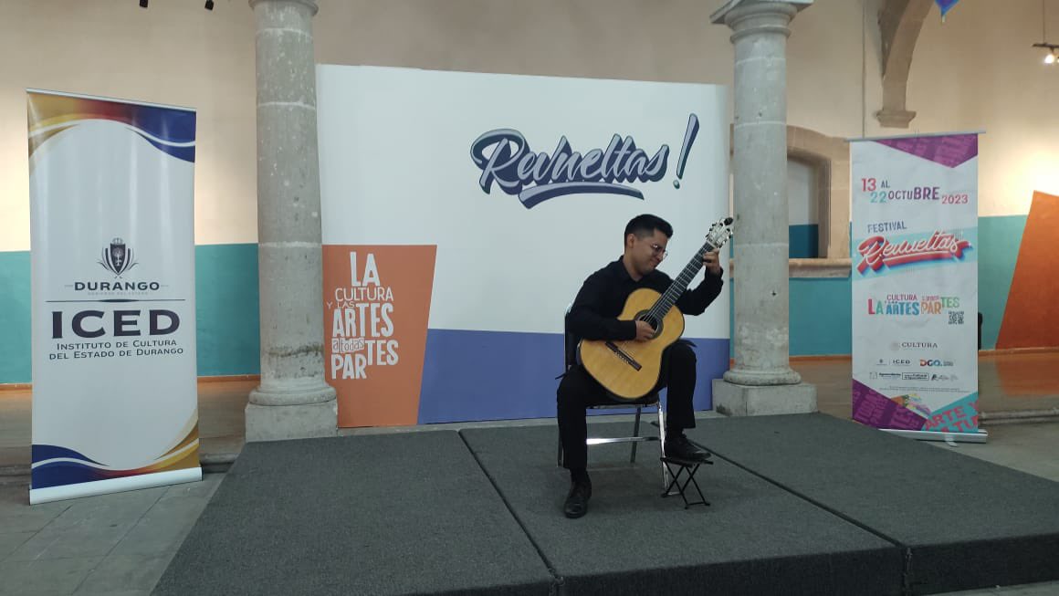 RevueltasDgo's tweet photo. Artes en todas partes / XVI Concurso Nacional de Guitarra Clásica (final) en Museo Gurza 🤩👍🏻✨🎼🎶 Recuerda que hoy a las 19:30 hrs es la premiación y el concierto en el mismo lugar. ¡Te esperamos! https://t.co/UQPKWyzfI4