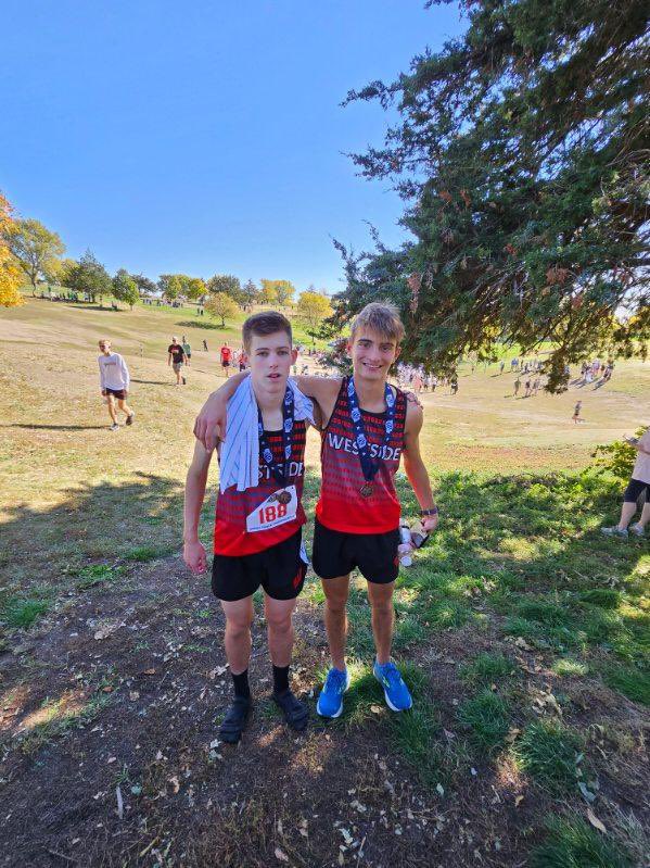 State medal with my guy <a href="/__R_y_a_n_K__/">Ryan Kugler</a> ! 16:20 to get 10th for me and 16:27 for Ryan. Good way to end my senior xc high school season!