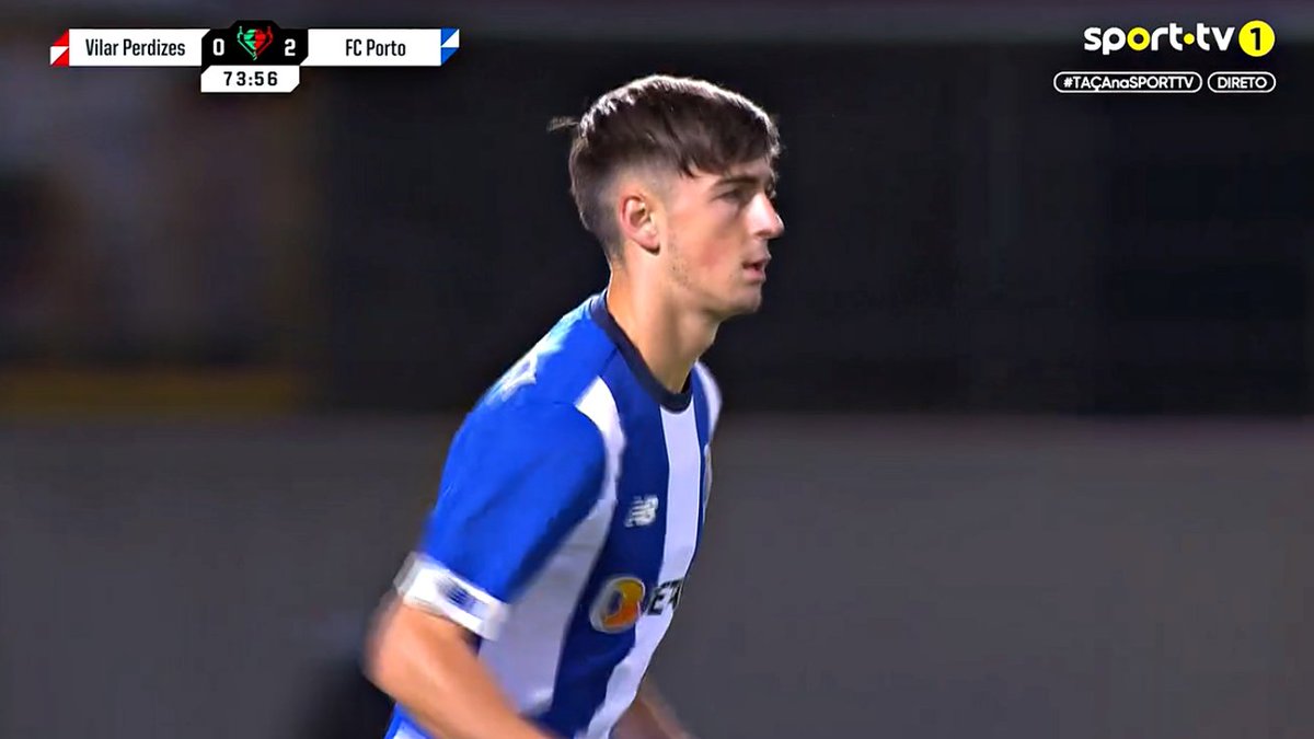 Martim Fernandes estreia-se pela equipa principal do Porto com apenas 17 anos 👀