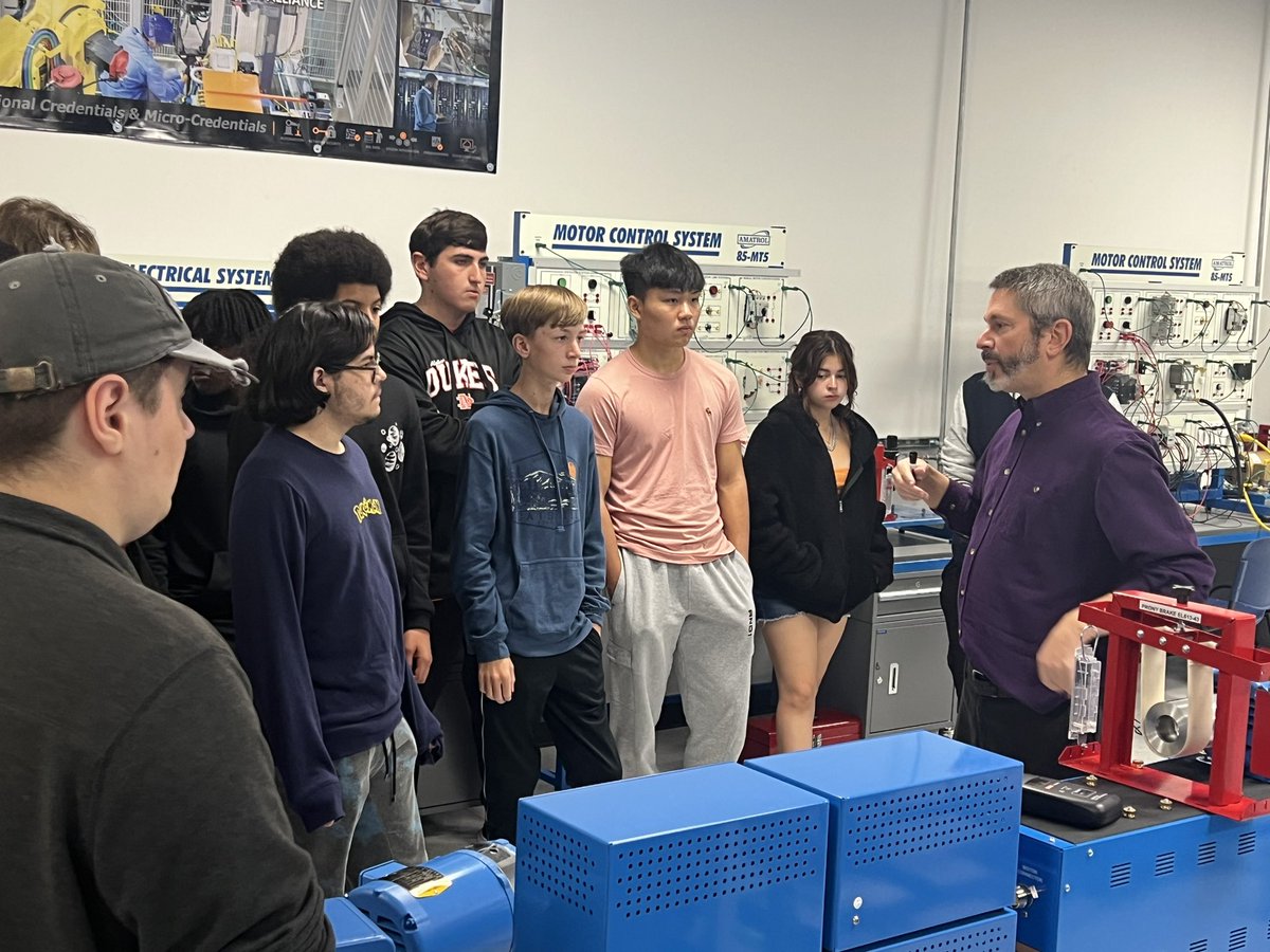 MHSEngineering1's tweet photo. Thank you Professor Barbuto and DCC Electrical Technician Program for the tour of their new facility in Fishkill. Our students had the opportunity to experience all of what DCC has to offer! @HVmanufacturing @marlborosd @GoMHSDukes https://t.co/yMJkdqekAI
