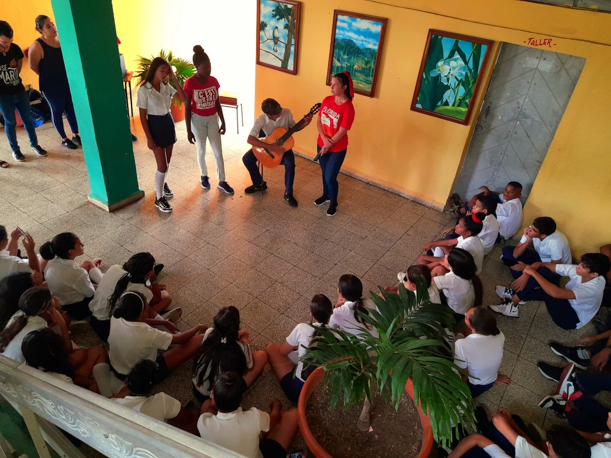 KevinDelgadolv2's tweet photo. Hasta la ESBU #JoséMartí llegaron hoy jóvenes avileños del #MJM y la #FEU_FCSH para juntos recordar la figura del Apóstol de #Cuba. El espacio propicio para la activación del #ProyectoMella de Formación Vocacional. 
.
.
.
#GuerrerosDeLaUNICA
#MartíVive https://t.co/OIgTQxrVcJ