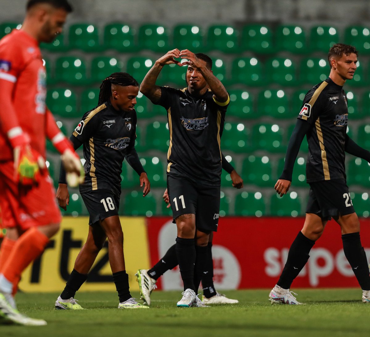 PortimonenseSAD's tweet photo. RESULTADO | SC Covilhã 1 - 4 Portimonense 

⚽️ 6’ Gonçalo Costa
⚽️ 47’ Dener
⚽️ 49’ Carlinhos 
⚽️ 79’ Rildo 

3.ª Eliminatória da Taça de Portugal https://t.co/FpAZgSzwqE