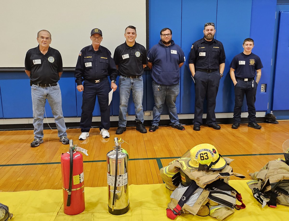 SpringCityRAMS's tweet image. Our local heroes- members of our community fire station visited us to share fire prevention safety tips.  Even one of our teachers geared up! Thanks Liberty Fire Station! We appreciate you! #smallschoolbigheart