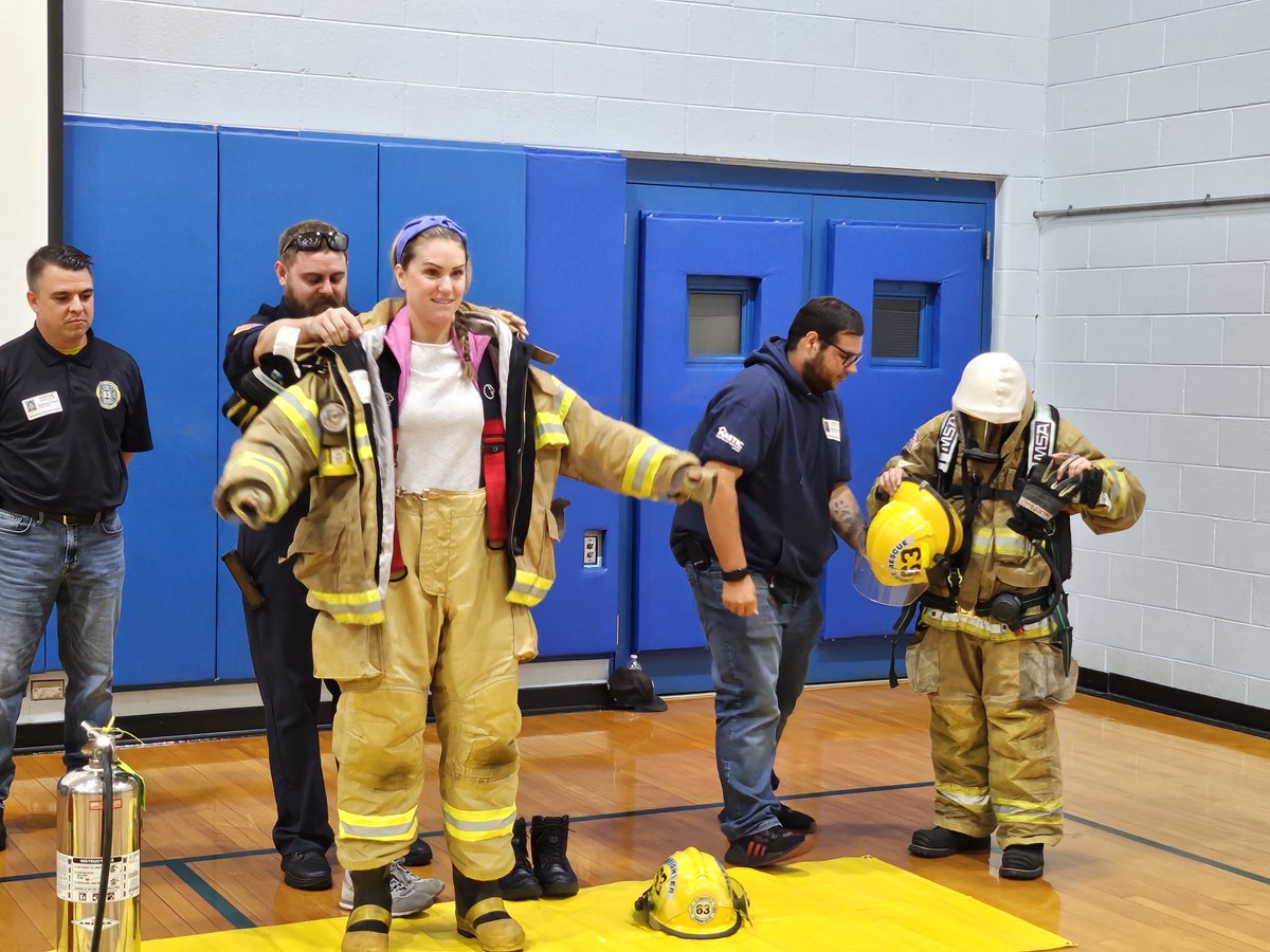 SpringCityRAMS's tweet image. Our local heroes- members of our community fire station visited us to share fire prevention safety tips.  Even one of our teachers geared up! Thanks Liberty Fire Station! We appreciate you! #smallschoolbigheart