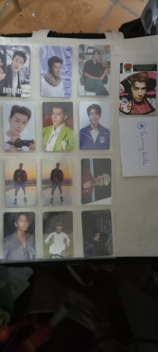 Tammykoike's tweet image. Preciso urgente de dinheiro gente. Então não reservo. 
Cards exceto os season/Elf que são 40,00 todos os outros 35,00 (levando 5 dou desconto) 
Álbuns D&amp;amp;E e Swing com card do Donghae 100,00cd 
Álbum Suju M beyond mini 90,00 
Ou tudo 420,00 frete incluso 
Parcelo no cartão.