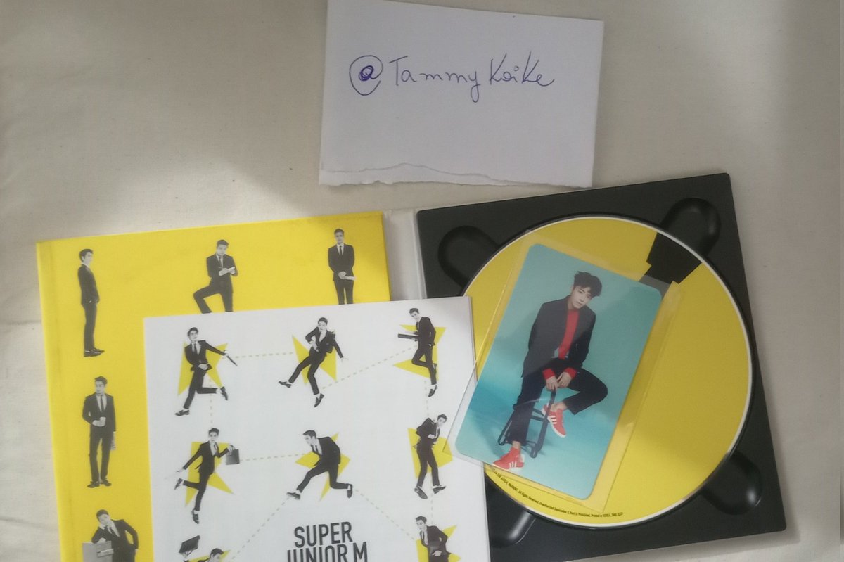 Tammykoike's tweet image. Preciso urgente de dinheiro gente. Então não reservo. 
Cards exceto os season/Elf que são 40,00 todos os outros 35,00 (levando 5 dou desconto) 
Álbuns D&amp;amp;E e Swing com card do Donghae 100,00cd 
Álbum Suju M beyond mini 90,00 
Ou tudo 420,00 frete incluso 
Parcelo no cartão.