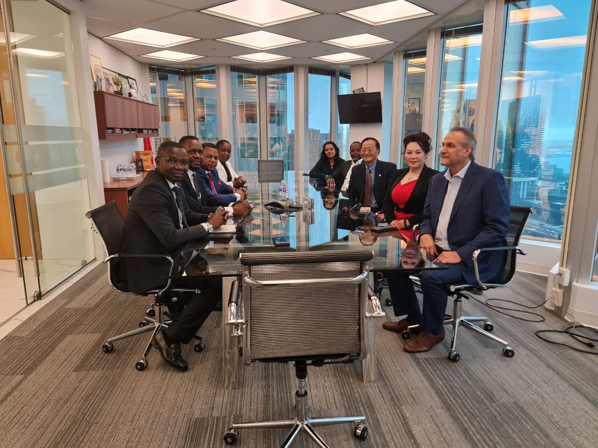 Toronto 20 oct 2023. Pas d'industrialisation sans financement. Réunion stratégique avec NEVILLE DASTOOR de la société financière INFOR FINANCIAL INC spécialisée dans le financement des projets porteurs de croissance.  Quatre places boursières du Canada seront mises en